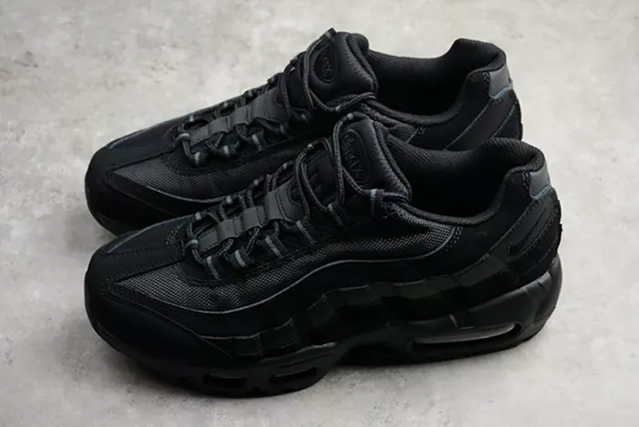 Nike mens AIR MAX 95