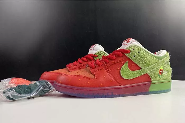 Nike SB Dunk High “Strawberry Cough CW7093 600