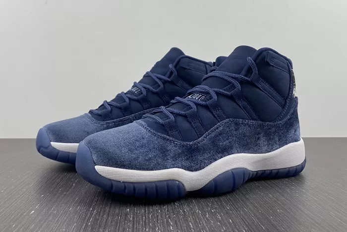 Jordan 11 Retro Midnight Navy AR0715-441